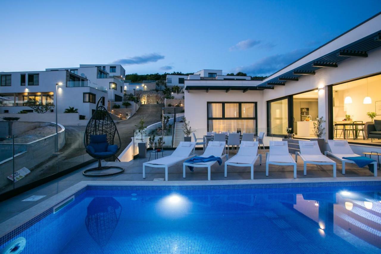 Holiday Home Olive Exclusive - 8 People, Heated Pool, Okrug Gornji, Sea View Трогир Екстериор снимка