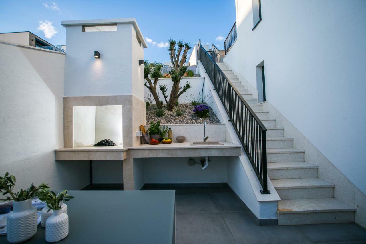 Holiday Home Olive Exclusive - 8 People, Heated Pool, Okrug Gornji, Sea View Трогир Екстериор снимка
