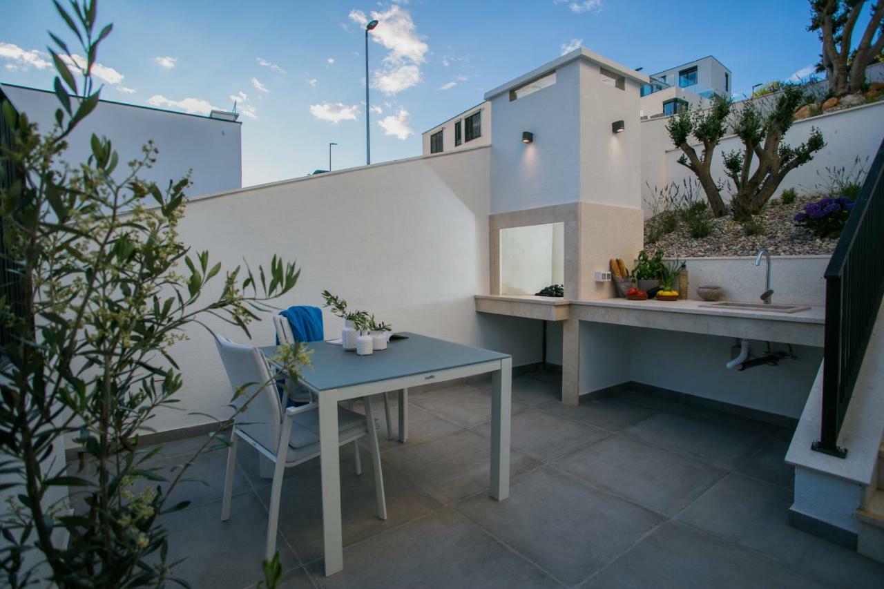 Holiday Home Olive Exclusive - 8 People, Heated Pool, Okrug Gornji, Sea View Трогир Екстериор снимка