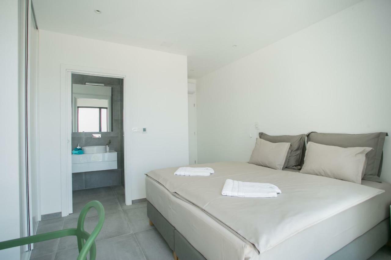 Holiday Home Olive Exclusive - 8 People, Heated Pool, Okrug Gornji, Sea View Трогир Екстериор снимка