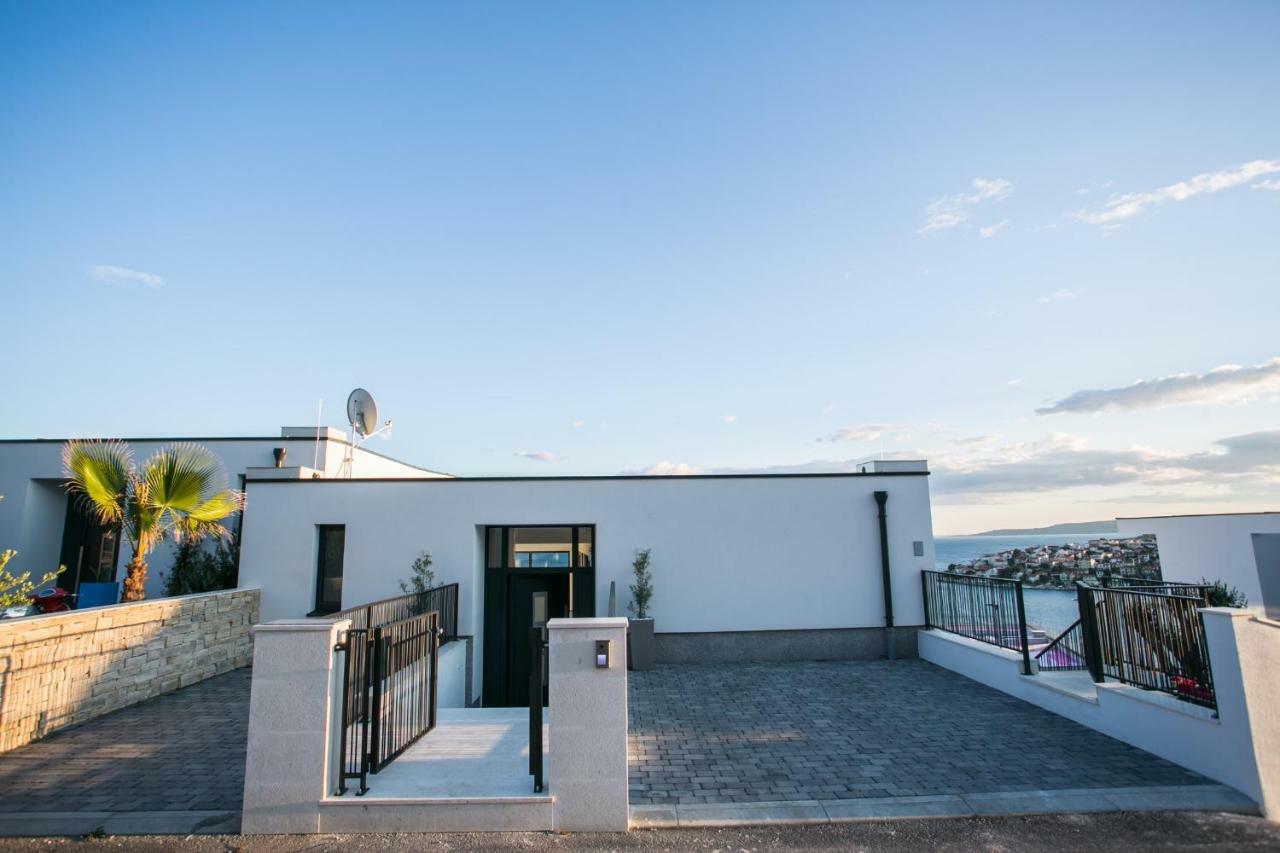 Holiday Home Olive Exclusive - 8 People, Heated Pool, Okrug Gornji, Sea View Трогир Екстериор снимка