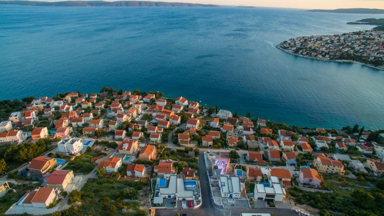Holiday Home Olive Exclusive - 8 People, Heated Pool, Okrug Gornji, Sea View Трогир Екстериор снимка